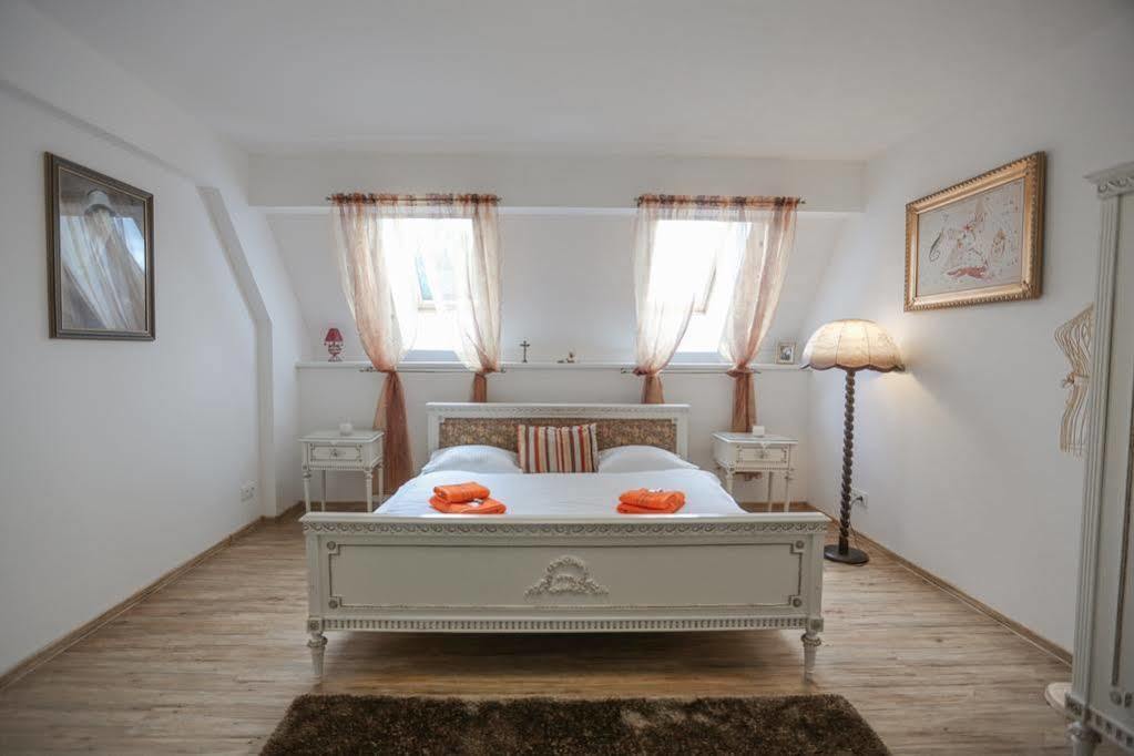 Royal Apartmany Dobris Εξωτερικό φωτογραφία